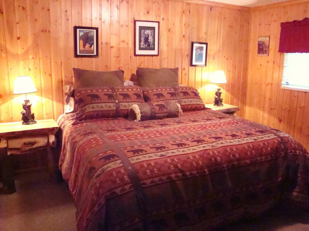 Yellowstone Wildlife Cabins West Yellowstone Extérieur photo