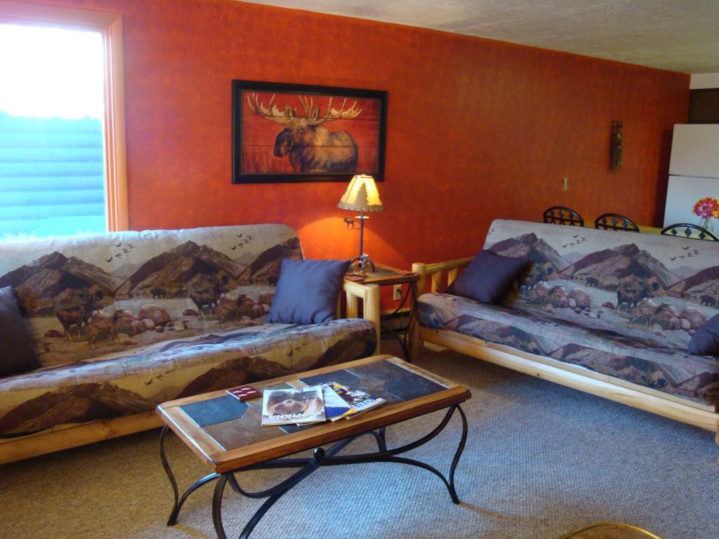 Yellowstone Wildlife Cabins West Yellowstone Extérieur photo