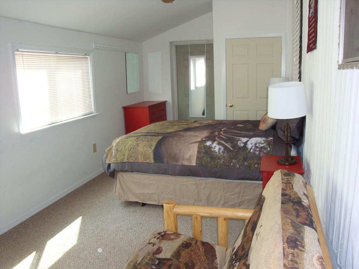 Yellowstone Wildlife Cabins West Yellowstone Extérieur photo