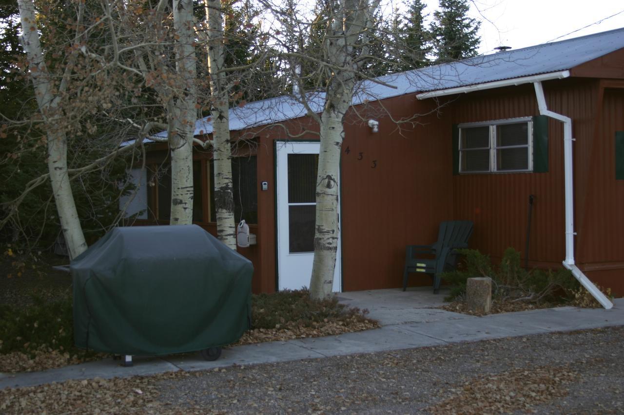 Yellowstone Wildlife Cabins West Yellowstone Extérieur photo